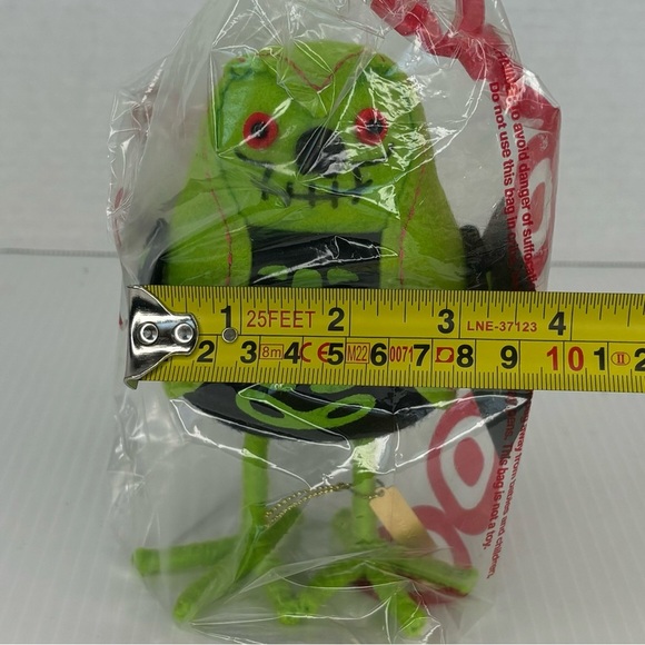 Target Hyde & Eek NEW Feathery Friends X-RAY Halloween Zombie Bird Figurine 2024 - Picture 7 of 7
